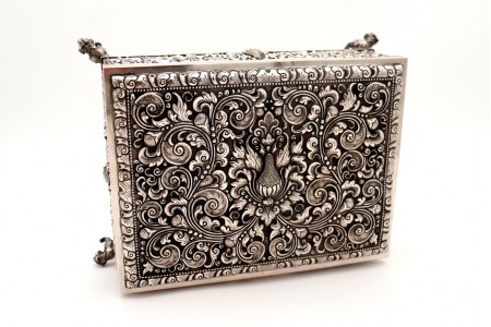 Guarda jóias em prata com relevos